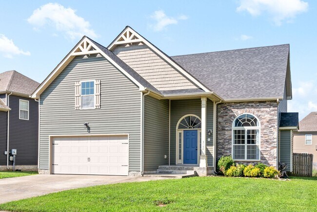 Building Photo - Pet Friendly Four Bedroom with Bonus!