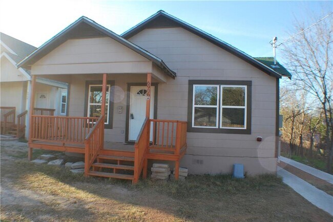 Building Photo - 6906 Carver Ave