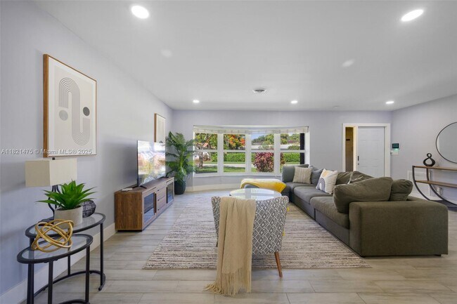 Foto del edificio - 5240 NE 14th Terrace