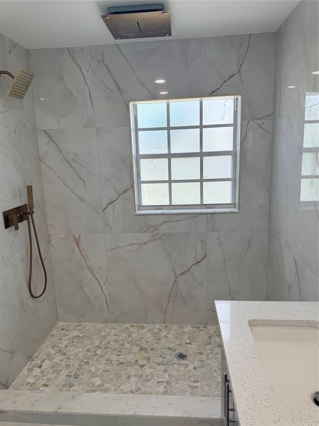 Foto del edificio - 3380 NW 78th Ave