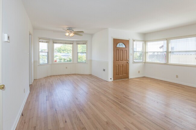 Building Photo - 740 Flower Ave