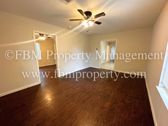 Building Photo - 1020 Beaton - Charming 3 Bedroom, 2 Bathro...