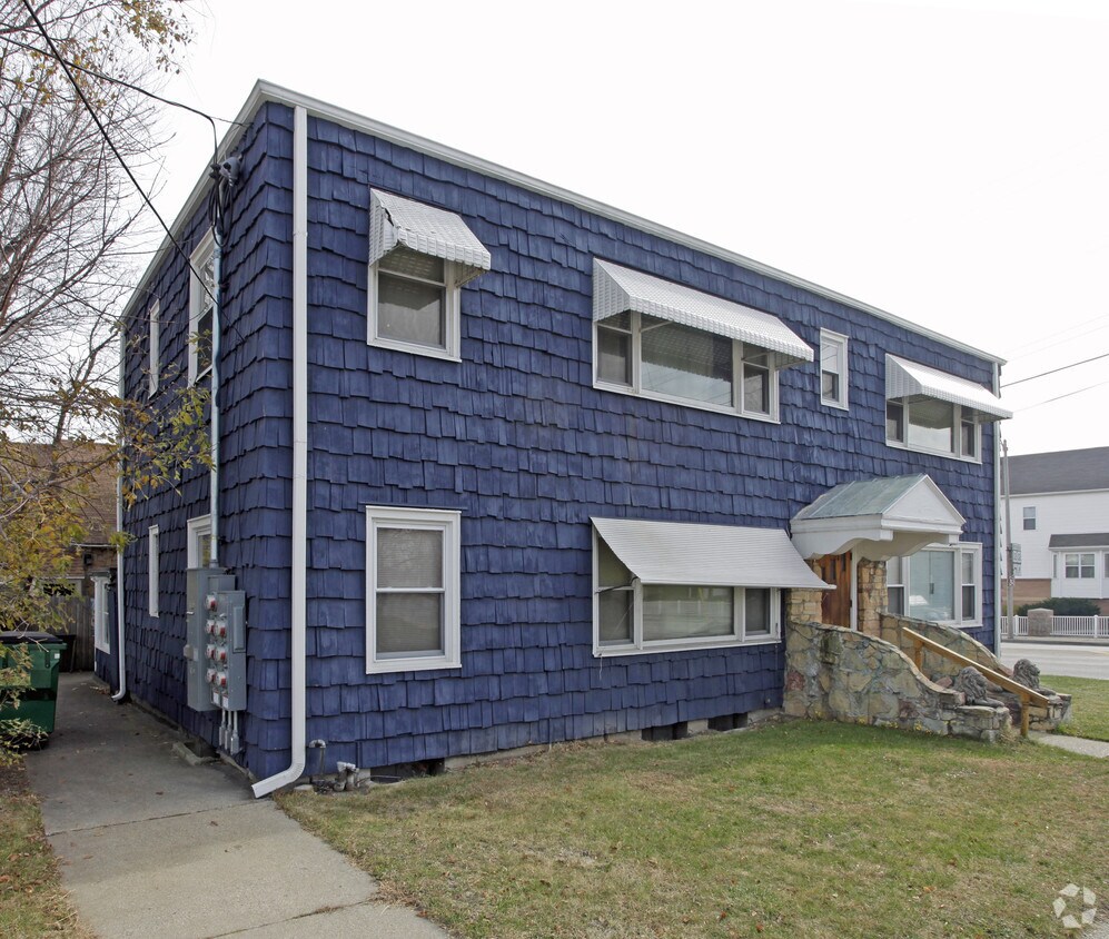 Building Photo - 924 10th Ave