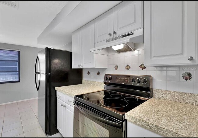 Building Photo - 5611 Mosaic Dr