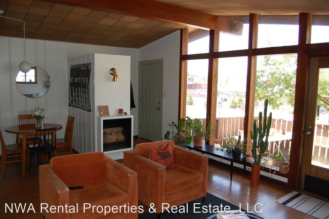 Building Photo - 3 br, 1 bath House - 1066 W Bulldog Blvd