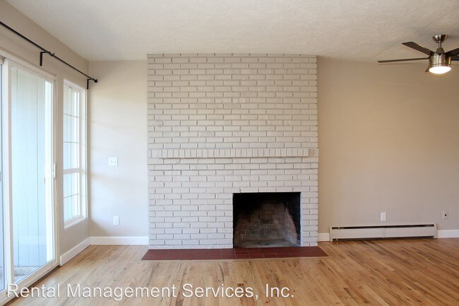 Building Photo - 626-628 NE 75th Ave