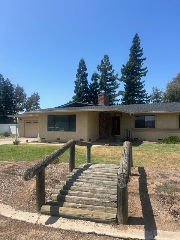 Primary Photo - 10913 Dixon Rd