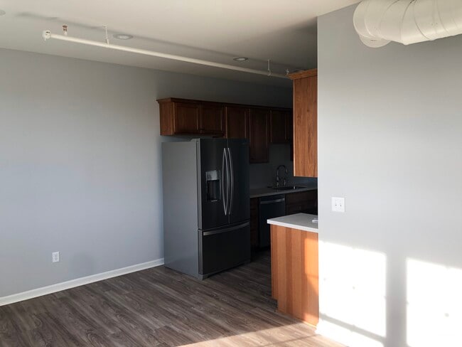 Kitchen/ Dining area - 473 Aurora St