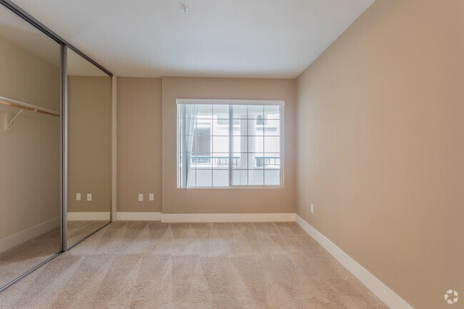 1x1 - Park Regency Apartments