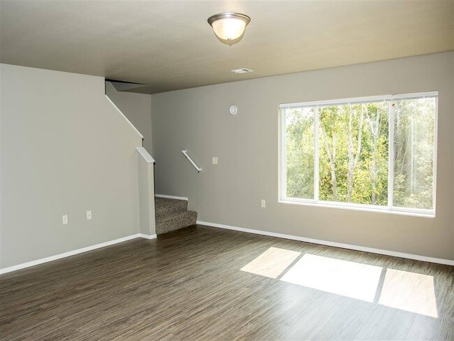 Building Photo - Riverbend Townhomes