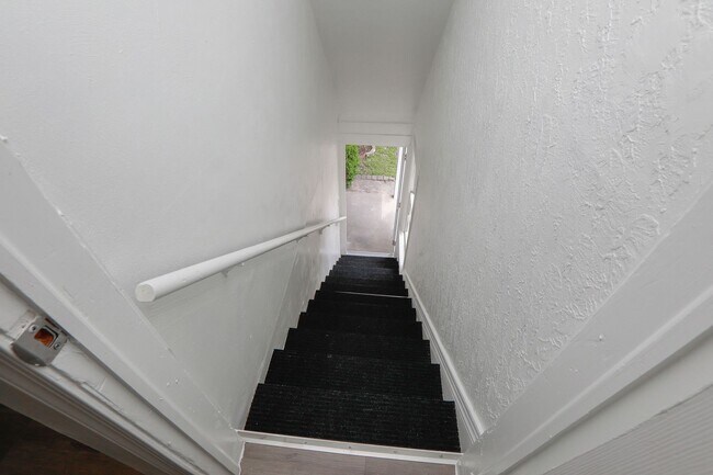 Foto del edificio - 4729 Pinehurst Ave