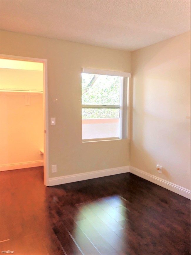 Building Photo - 2 br, 2 bath Apartment - 7640 Oso Ave APT 214