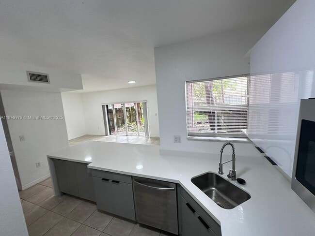 Foto del edificio - 941 SW 6th Pl