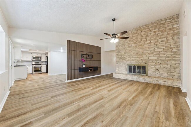 Building Photo - 8405 Loralinda Dr