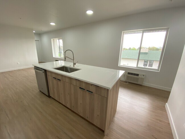 Building Photo - One Month Free Rent!