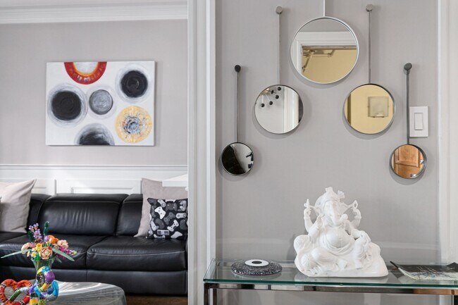 Building Photo - 17 Savoy St