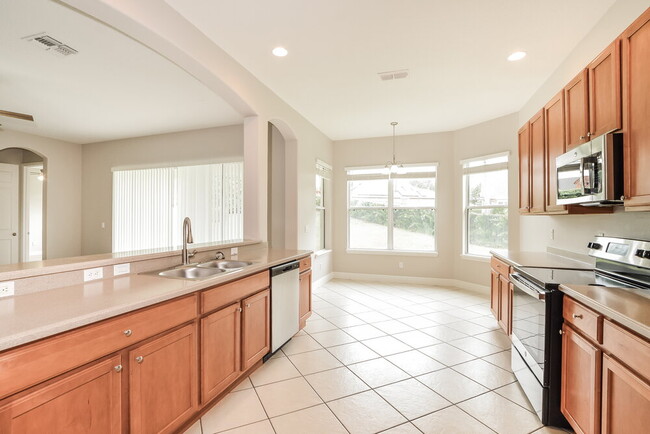 Building Photo - 1174 Green Vista Cir