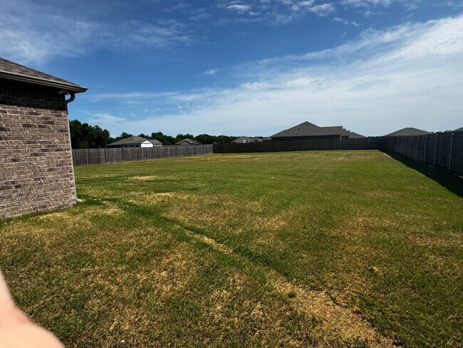 Foto del edificio - 42161 Max Henry Dr