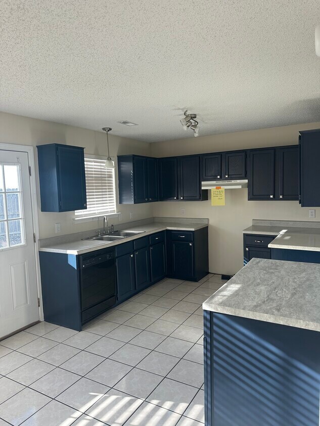 Primary Photo - 1300 Fredonia St