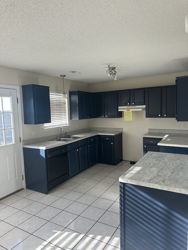 Photo - 1300 Fredonia St Townhome