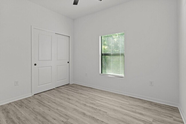 Photo - 548 Knapp St Townhome