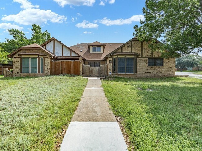 Foto del edificio - 7419 Lemonwood Ln