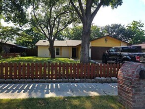 Building Photo - 2704 Shenandoah Dr