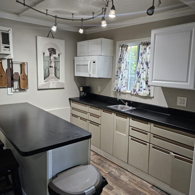 Foto del edificio - 12204 Hillwood Dr