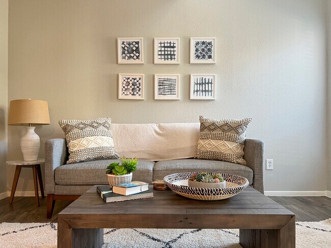 Sala de estar - Broadstone at Briar Forest