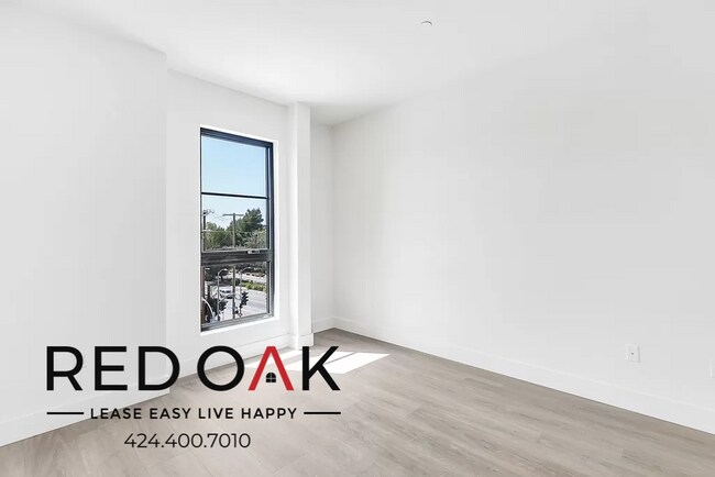Building Photo - Breathtaking, Modern One Bedroom with Stai...