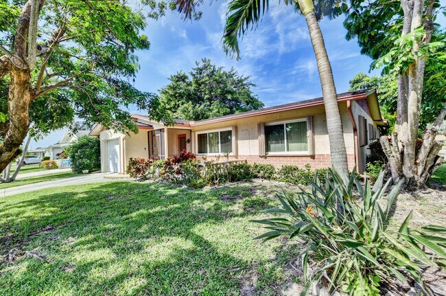 Building Photo - 14425 Amapola Way