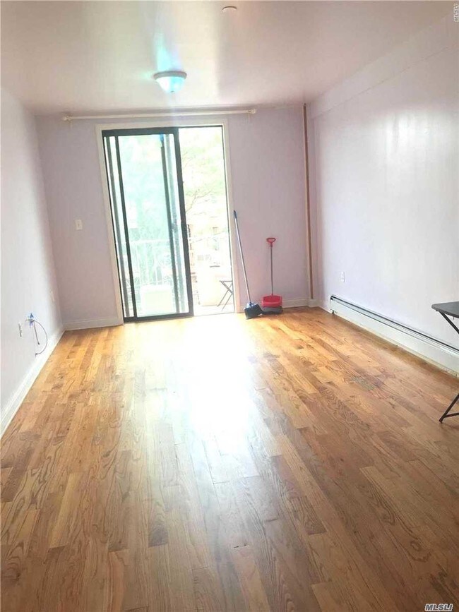 Foto del edificio - 71-24 163rd St