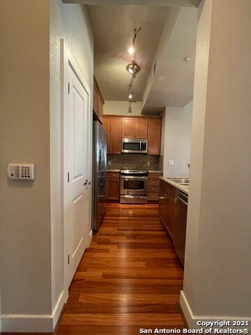 Foto del edificio - 7342 Oak Manor Dr