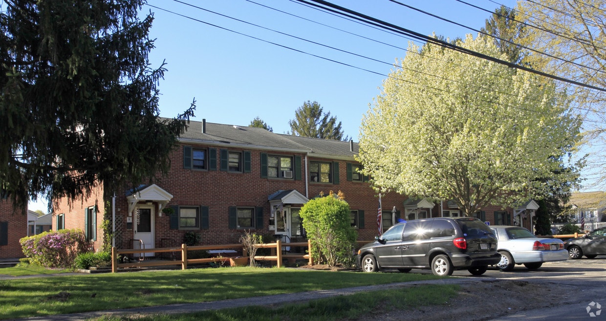 Primary Photo - 1-60 Webster St