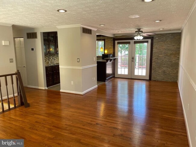 Foto del edificio - 4502 Cub Run Rd