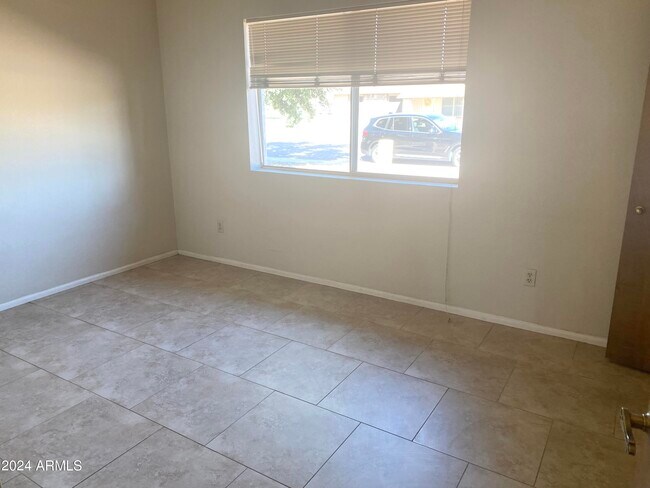 Building Photo - 4109 W Altadena Ave