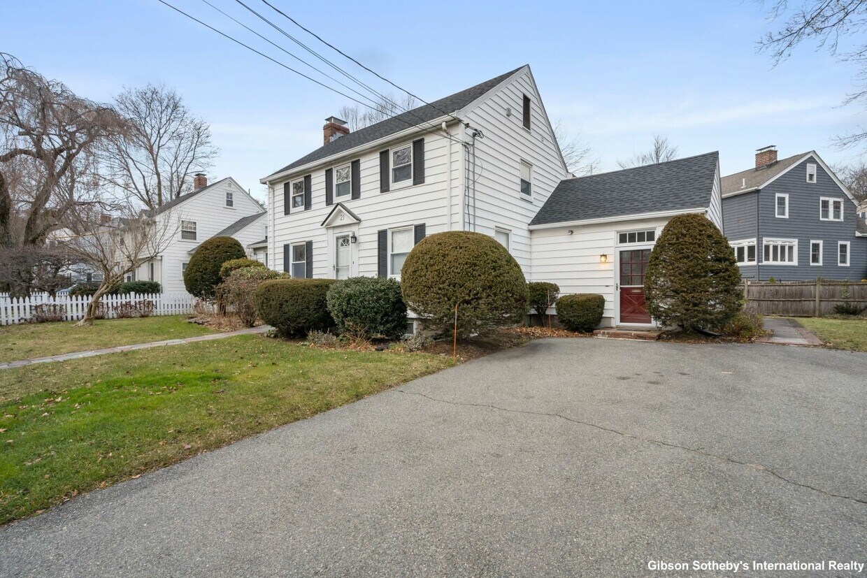 21 Lantern Ln Unit SF, Newton, MA 02459 Condo for Rent in Newton, MA