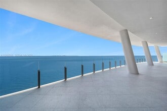 Building Photo - 5 Grove Isle Dr