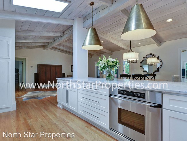 Foto del edificio - 4 br, 3 bath House - 1051 Sunningdale Rd