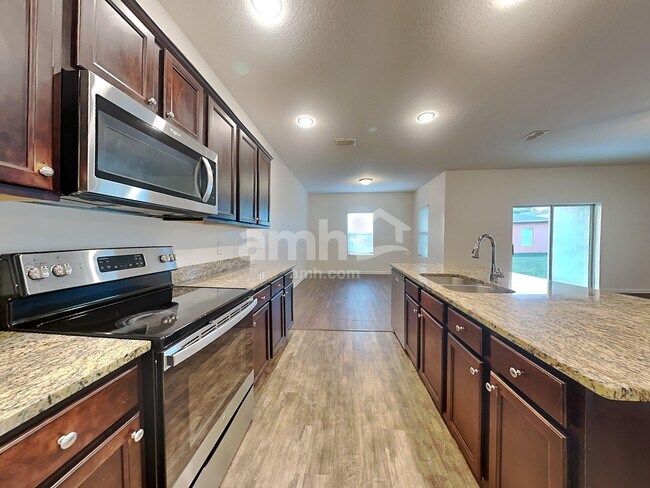 Foto del edificio - 4878 St James Ln