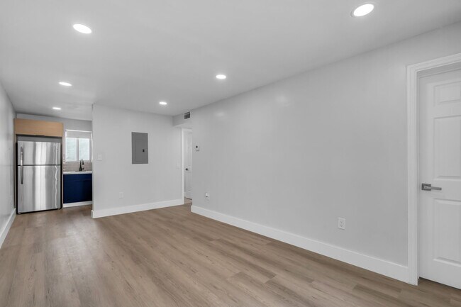 Foto del edificio - 560 NE 63rd St