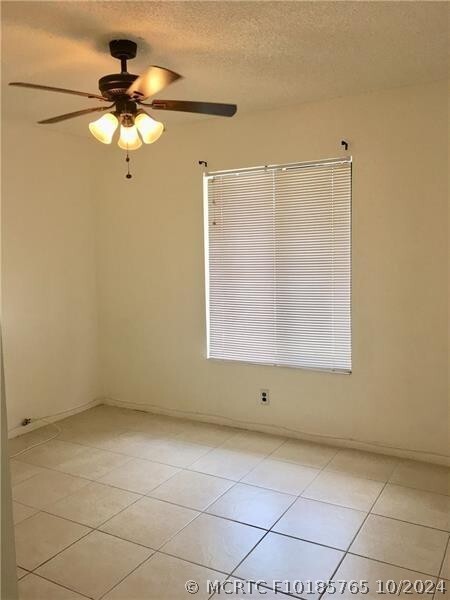 Building Photo - 201 Foxtail Dr
