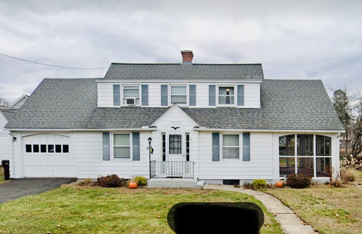Primary Photo - 70 Holland Ave