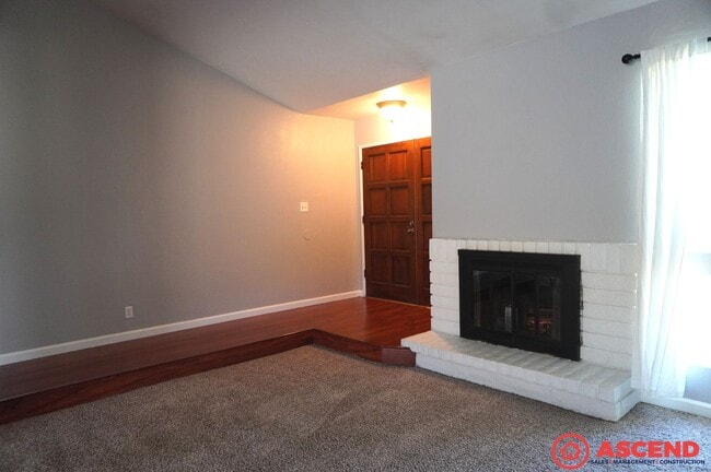 Building Photo - Cozy 3BD/2BA Home in Bakersfield's 93306 — Fully Equipped, Fireplace, Solar & All Pets Welcome!