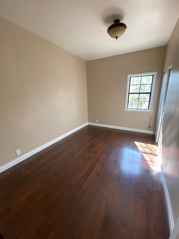 Building Photo - 3224 Hamilton Way
