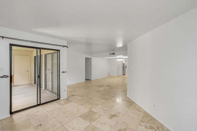 Building Photo - Charming 2-Bedroom, 2-Bath Condo in the He...