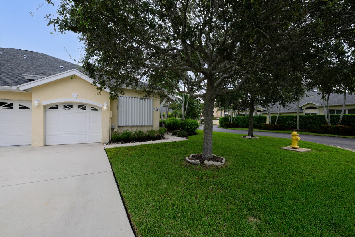 Primary Photo - 4139 NE Moon River Cir