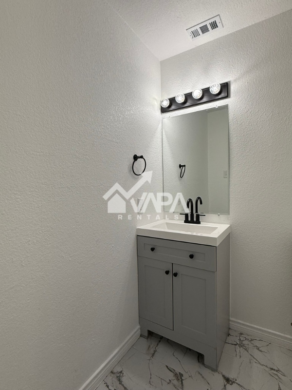 Building Photo - 8259 Sunshine Trail Dr