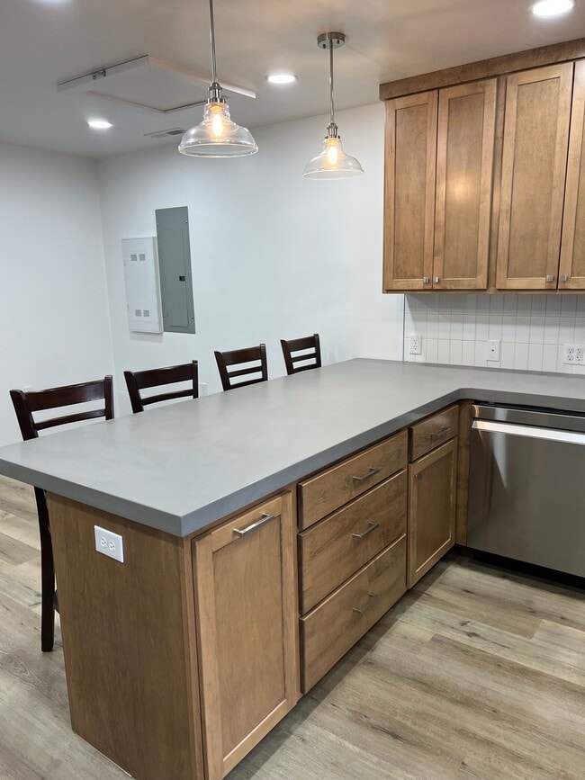 Building Photo - 447 Main St