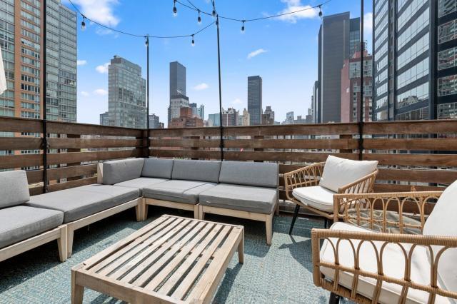 Building Photo - 2 bedroom in NEW YORK NY 10022